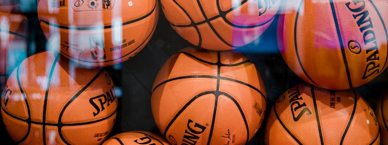 中国女篮队员在亚洲杯颁奖典礼上庆祝夺冠的新闻图片